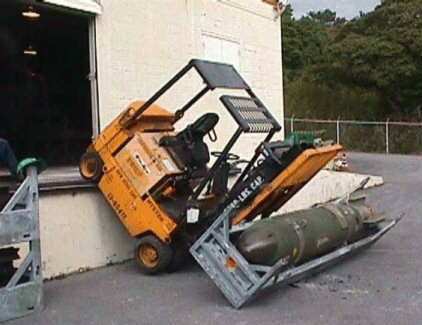 Funny Construction Accident Photos on Osha Estimates That Approximately 680 400 Lift Truck Accidents Occur